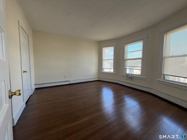 Building Photo - 37-41-41 Jackson Ave