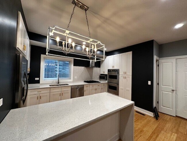 Building Photo - 147 N Menard Ave