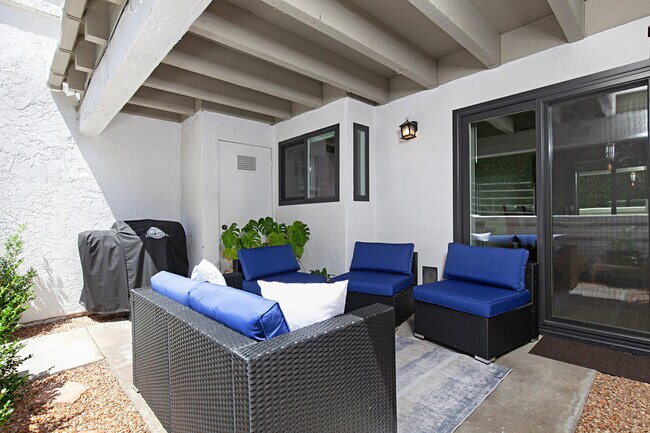 Patio Area - 544 Via De La Valle