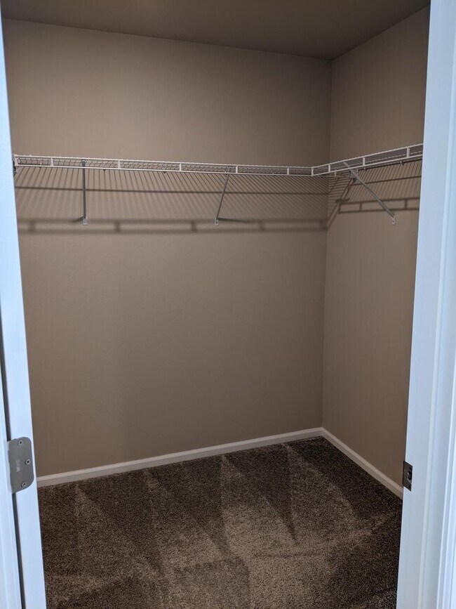Building Photo - 4/2.5 Townhouse for rent in DuPont!