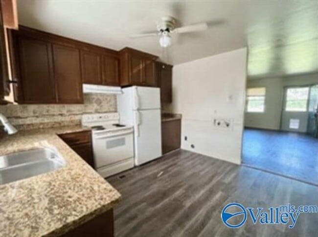 Building Photo - 1332 Oshaughnessy Ave NE