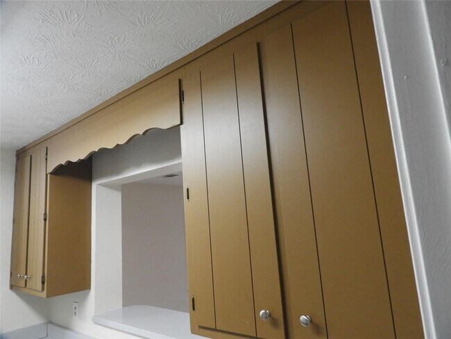 Building Photo - 5272 Ridge Forest Dr