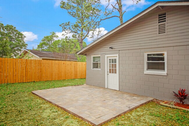 Building Photo - 237 N Bowlan St