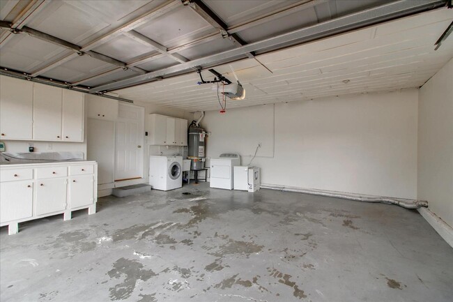 Building Photo - 1535 San Joaquin Ave