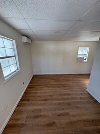 Building Photo - Country Aire