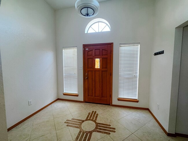 Building Photo - 533 Eagle Dr