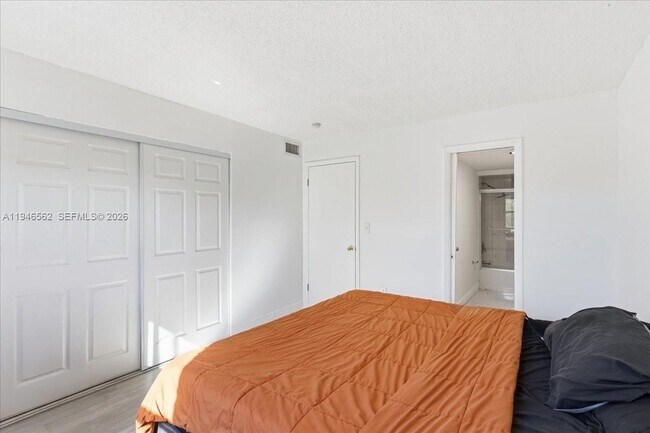 Building Photo - 17255 SW 95th Ave