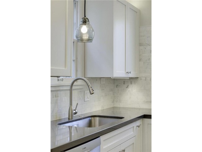 Building Photo - 4020 Ewing Ave S