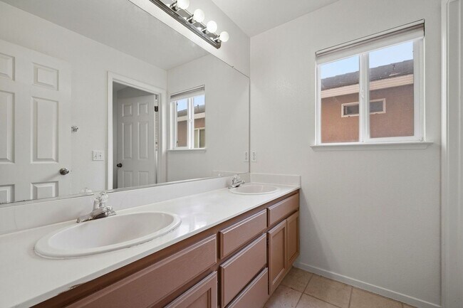 Building Photo - 1263 Montgomery Ln