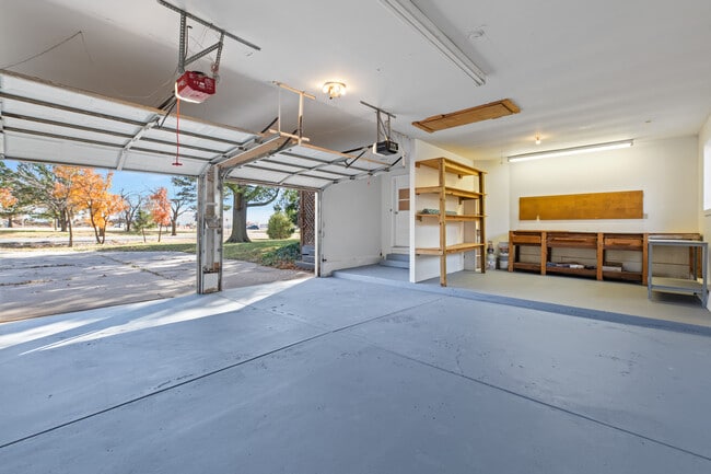 Building Photo - 22 E Hawthorne St