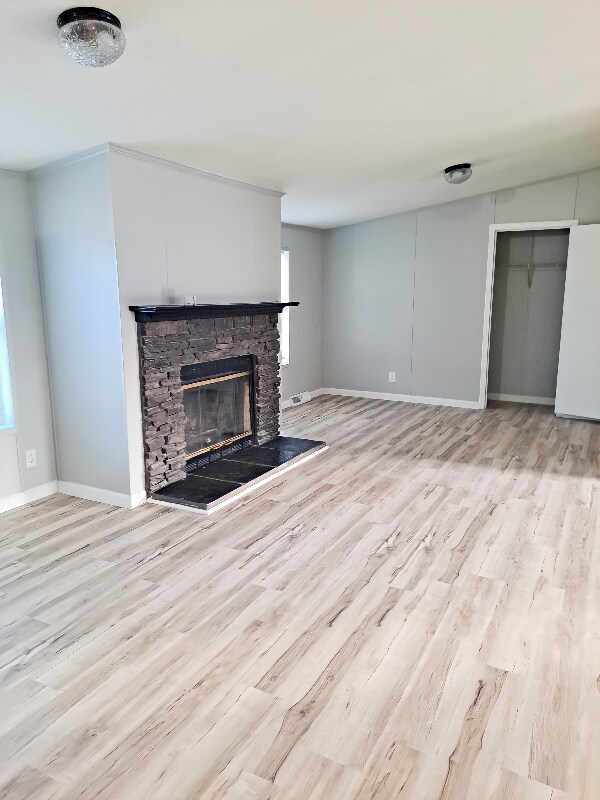 Building Photo - 17 Deerwood Park