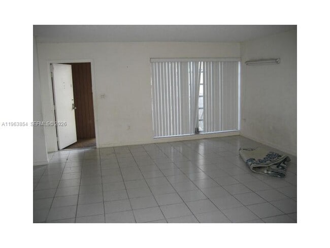 Building Photo - 6512 Kendale Lakes Dr