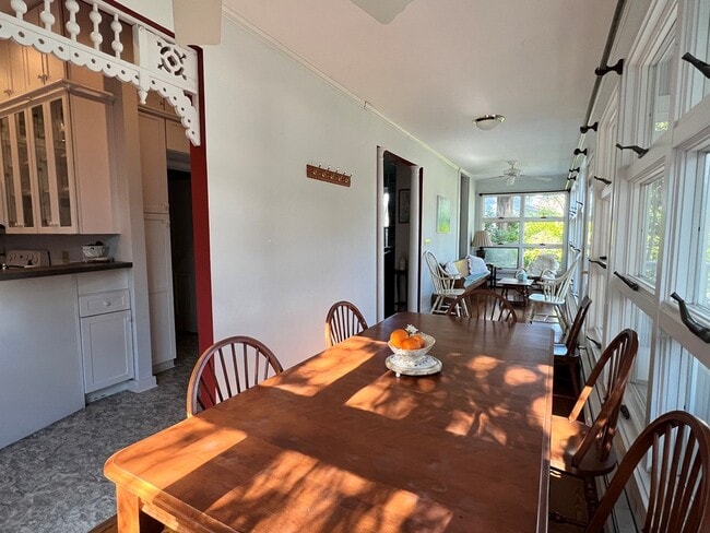 Building Photo - 4 Lee St