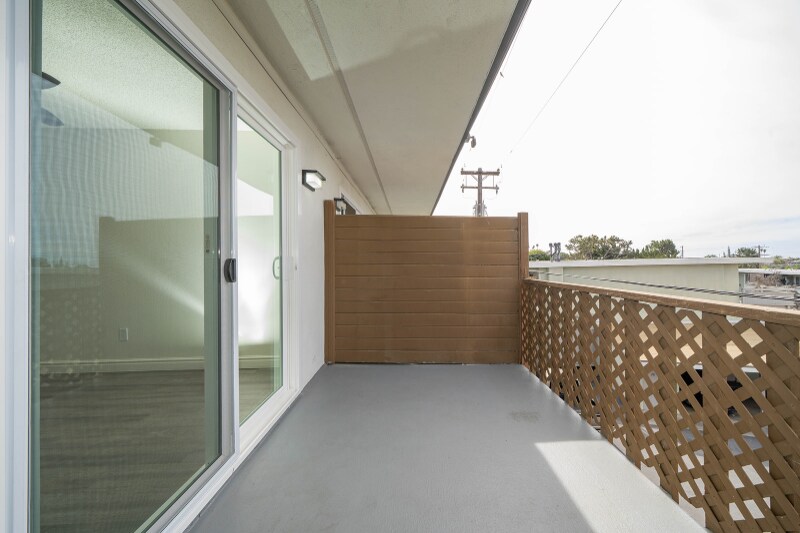 Building Photo - 1150 Meadow Lake Dr