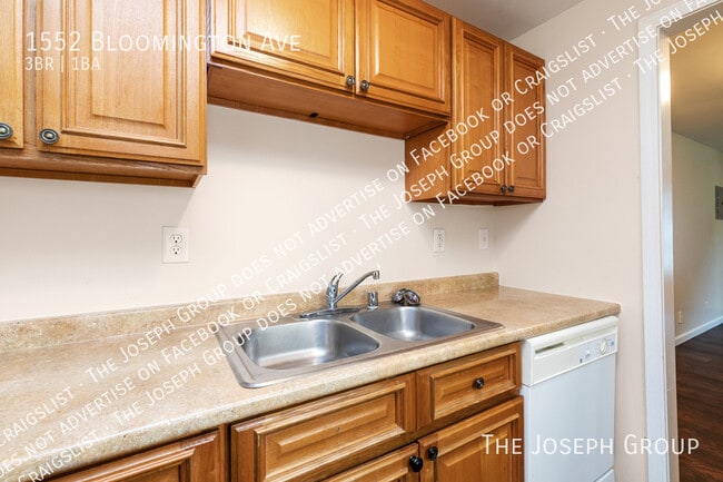 Building Photo - 1552 Bloomington Ave