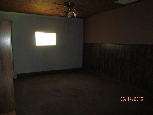 Building Photo - 4-bedroom in Midwest for Rent