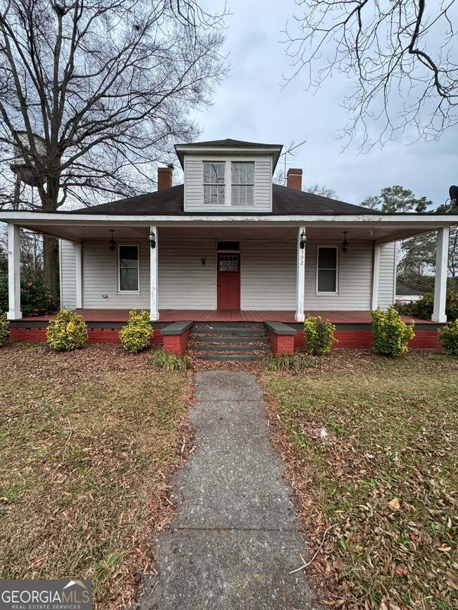 Building Photo - 392 S Cherokee Rd