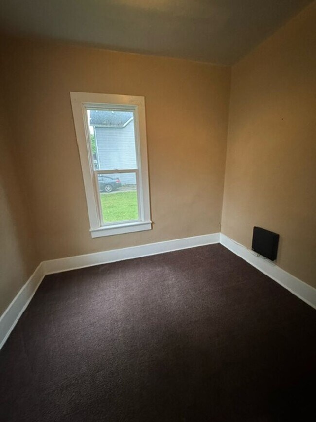 Building Photo - 1334 Huestis Ave