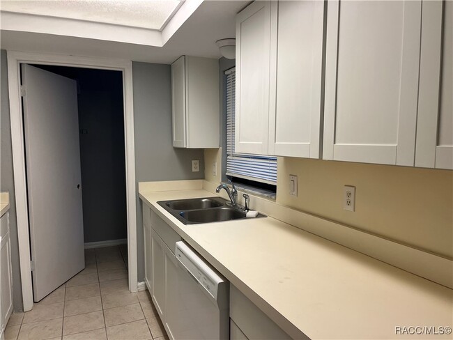 Building Photo - 340 E Glassboro Ct