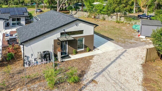 Building Photo - 1851 Royal Oak Pl E