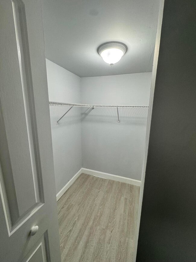 Building Photo - 7820 S Colony Cir