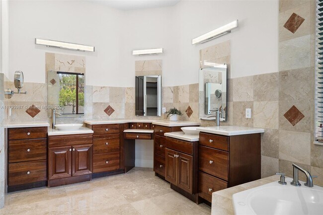 Building Photo - 9400 SW 93rd Ct