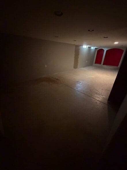 Building Photo - 720 N Crestline St