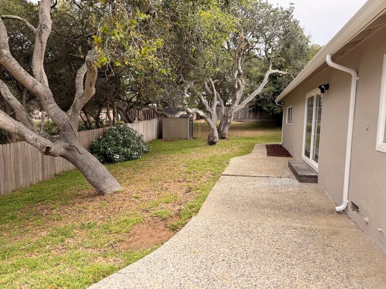 Building Photo - 15047 Meadow Oak Pl