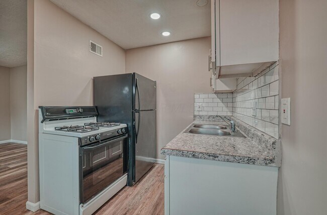 Building Photo - 2735 Joyce Ave