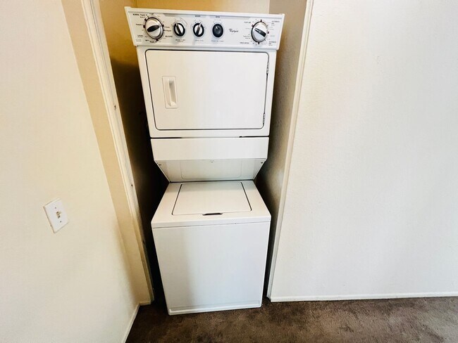 Building Photo - Mira Mesa Two Master Bedroom Upper Level Corner Condo