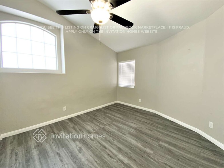 Building Photo - 1221 Taramar St