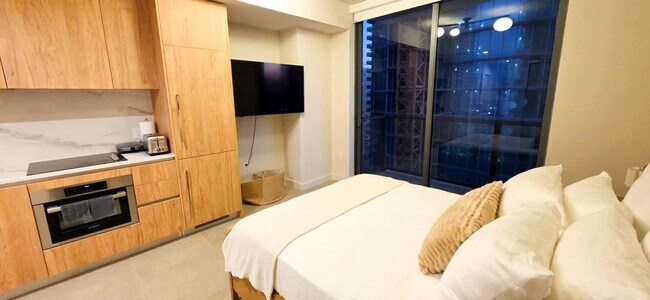 Building Photo - 11 NE 6th St