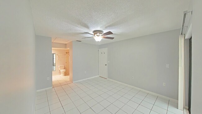Building Photo - 2131 Ridge Rd S