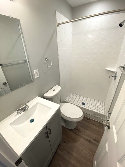 Building Photo - 1229 W Porter St