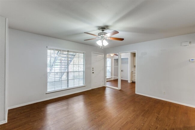 Building Photo - 1212 Hollow Creek Dr