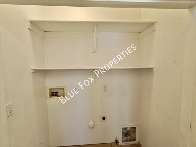 Building Photo - 5680 Shady Grove Dr