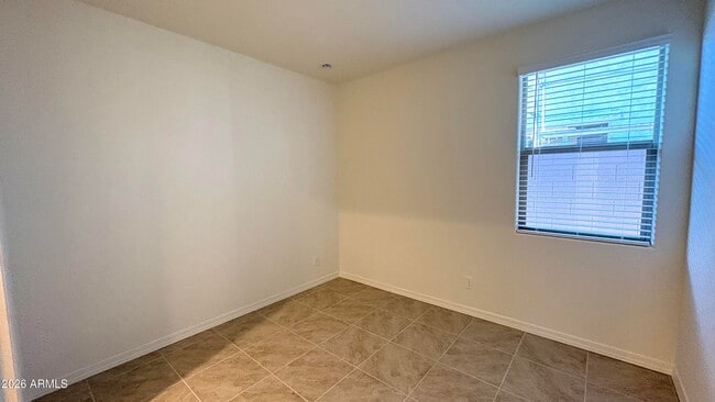 Building Photo - 5602 W Mauna Loa Ln