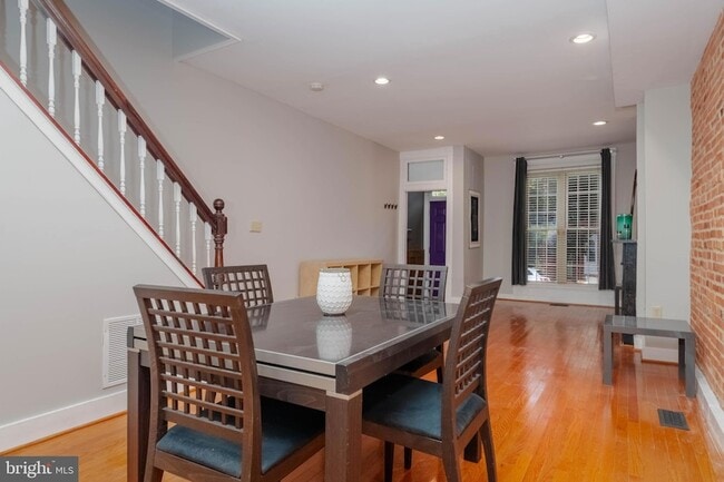 Building Photo - 224 N Milton Ave