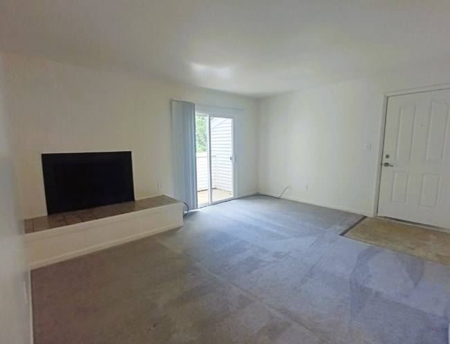 Building Photo - 600 Reusens Rd