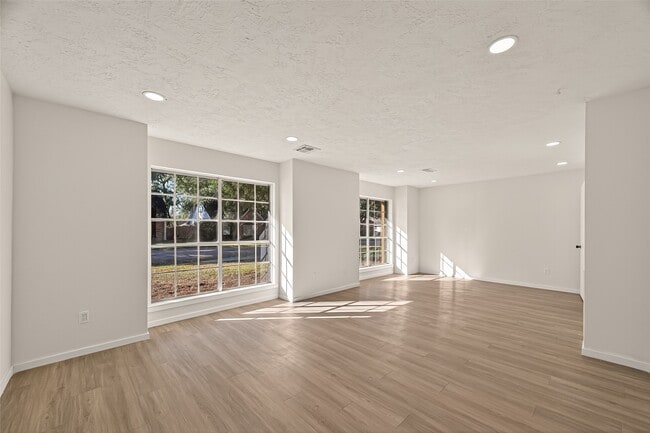 Building Photo - 2015 N Fisher Ct