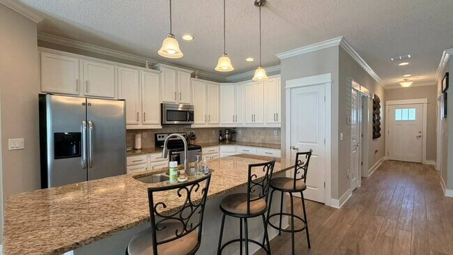 Building Photo - 3206 Oak Bluff Ln