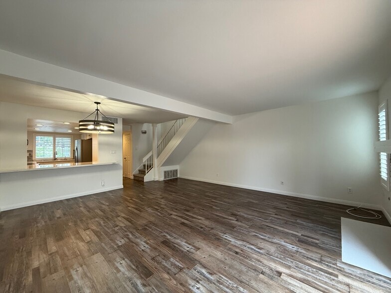 Building Photo - 6917 Pear Tree Dr