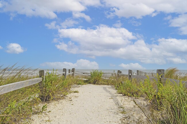 Building Photo - 5200 Boardwalk