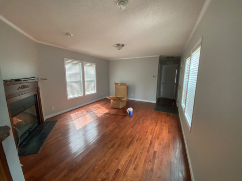 Building Photo - 386 Marler Rd