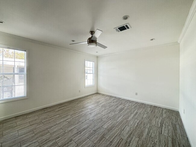 Building Photo - 7433 43rd Dr N