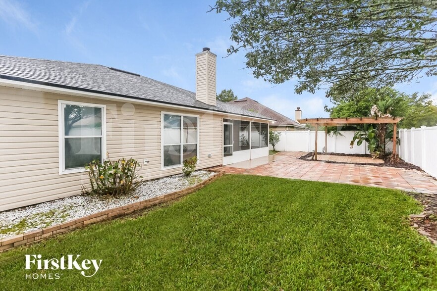 Building Photo - 2444 Bentwater Dr W