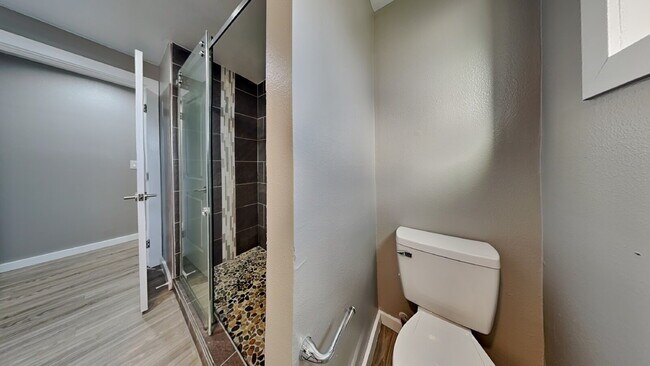 Building Photo - 1105 S Woodlawn St