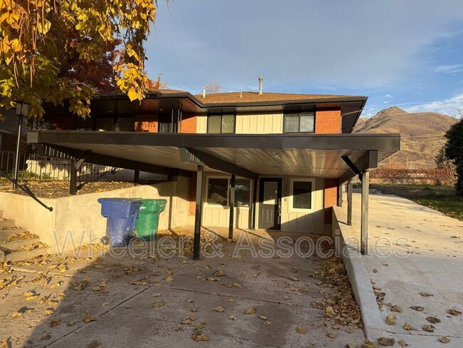 Building Photo - 3718-3718 Brinker Ave