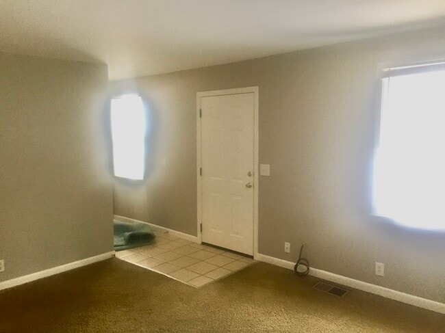 Building Photo - 305 35th Ave N