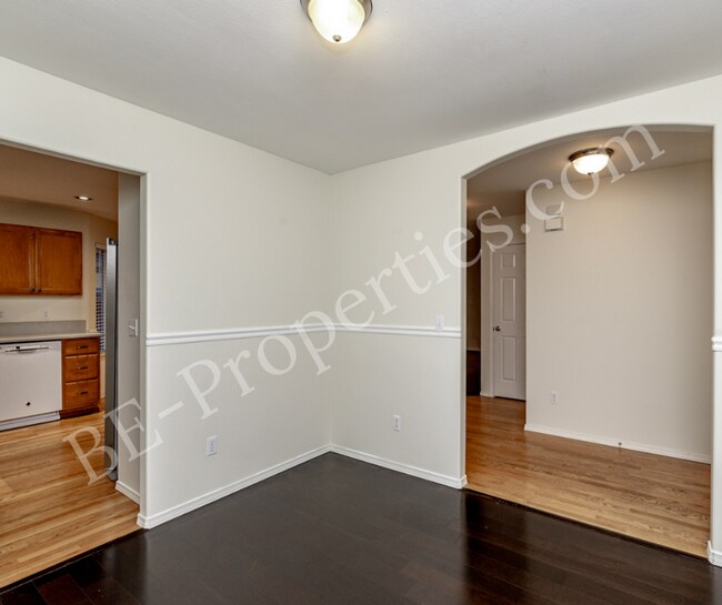 Building Photo - Puyallup Home